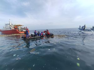SAR Temukan 1 Jasad ABK Kapal Tanker Terbakar, Masih Pakai Seragam