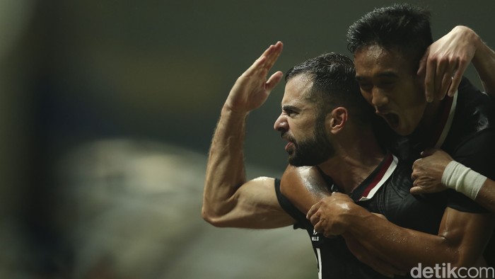 Perayaan gol Jordi Amat saat Indonesia melawan Burundi.