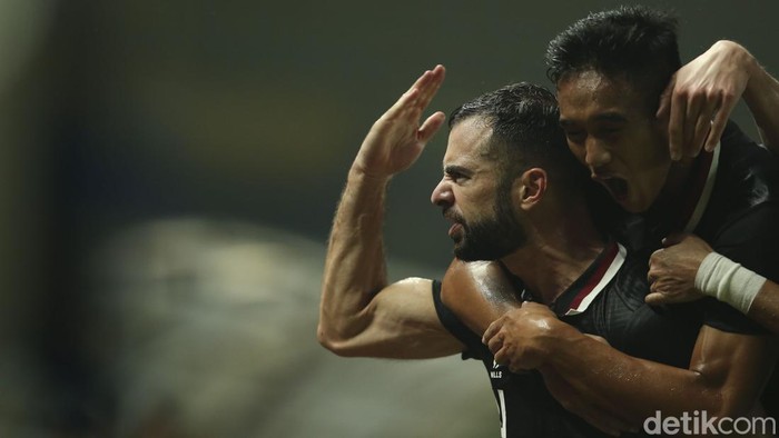 Perayaan gol Jordi Amat saat Indonesia melawan Burundi.
