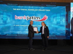 Upaya Masif Transformasi Digital Bank Jatim Raih 3 Penghargaan