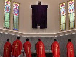 Warna-Warna Liturgi Katolik Beserta Arti dan Masa Penggunaannya