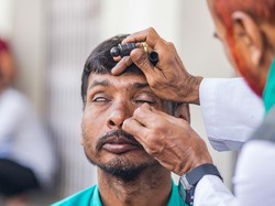 Hukum Menggunakan Celak dan Manfaatnya untuk Mata