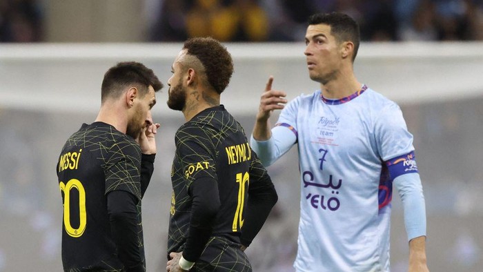 Cristiano Ronaldo-Lionel Messi Riyadh All-Stars Portuguese forward Cristiano Ronaldo (R) gestures as Paris Saint-Germains Brazilian forward Neymar (C) and Paris Saint-Germains Argentine forward Lionel Messi (L) look on during the Riyadh Season Cup football match between the Riyadh All-Stars and Paris Saint-Germain at the King Fahd Stadium in Riyadh on January 19, 2023. (Photo by Giuseppe CACACE / AFP) (Photo by GIUSEPPE CACACE/AFP via Getty Images)