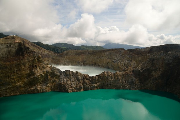 Danau Kelimutu/Foto: unplash.com/Pierre Yves Burgi fenomena unik di Indonesia adalah adanya danau tiga warna