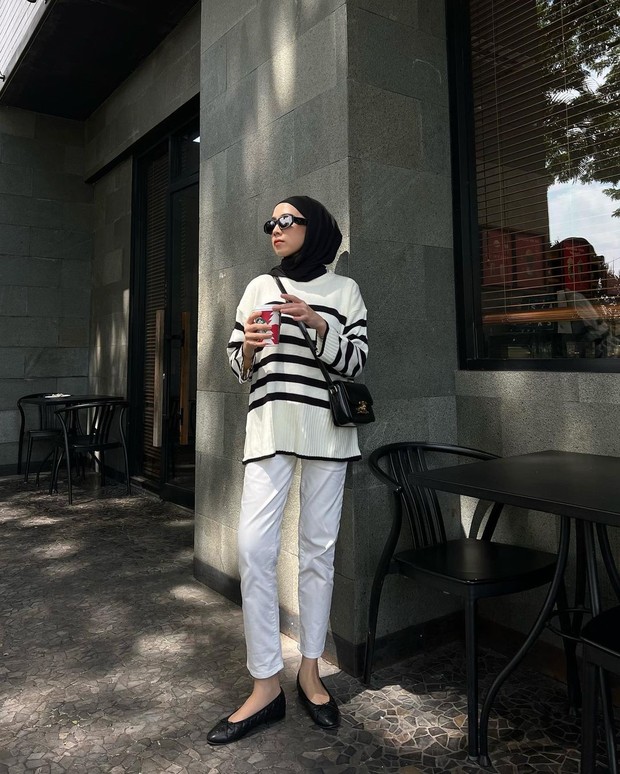 Gaya fashion monokrom