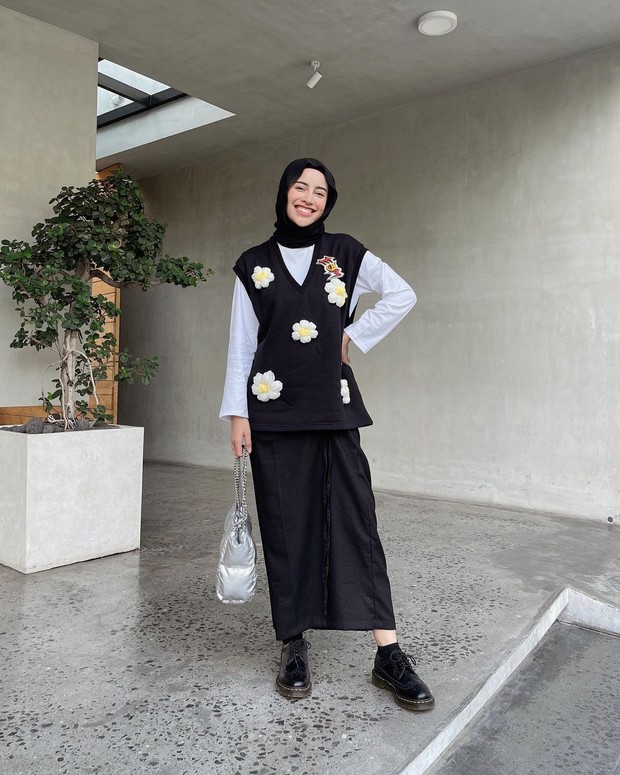 Gaya fashion monokrom