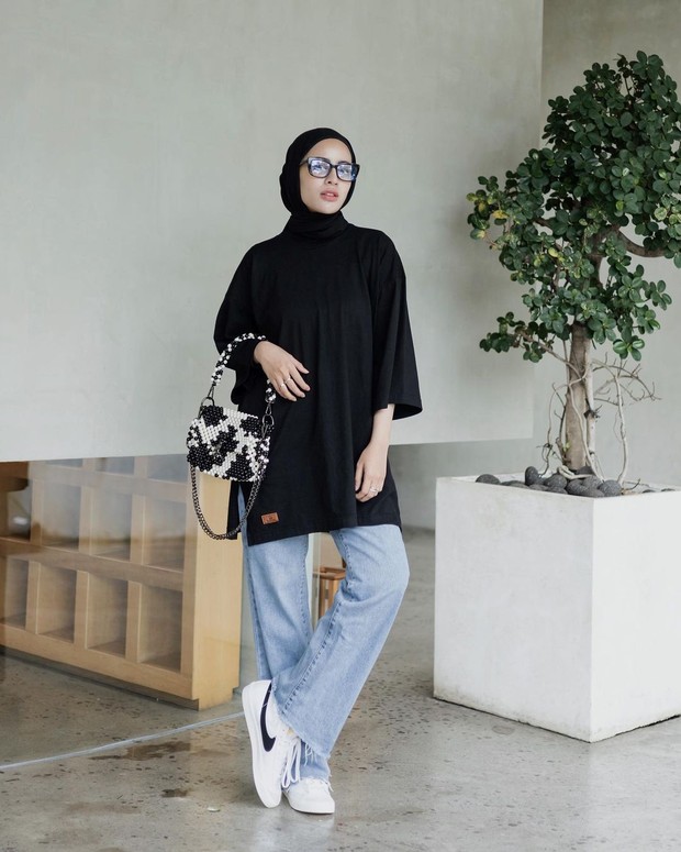 Gaya fashion monokrom