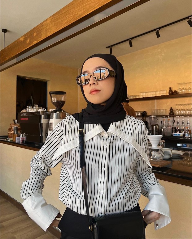 Gaya fashion monokrom