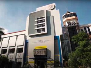 FEB Unair Jadi Fakultas Ekonomi Terbaik di Indonesia FEB Unair Jadi Fakultas Ekonomi Terbaik di Indonesia