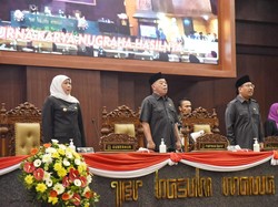 Khofifah Laporkan Kinerja Pemprov pada 2022, Kemiskinan Jatim Turun 0,10%