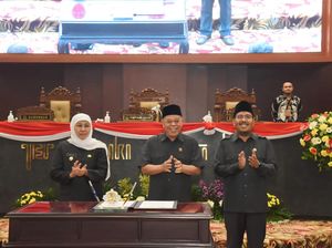 Pendapatan Asli Daerah Pemprov Jatim 2022 Tembus Rp 31,90 Triliun Pendapatan Asli Daerah Pemprov Jatim 2022 Tembus Rp 31,90 Triliun