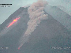 Merapi Kembali Muntahkan Awan Panas Petang Ini! Merapi Kembali Muntahkan Awan Panas Petang Ini!