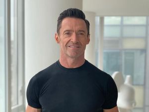 Makin Berumur, Hugh Jackman Tambah Rutinitas Kecantikan Pakai Masker Mata Makin Berumur, Hugh Jackman Tambah Rutinitas Kecantikan Pakai Masker Mata