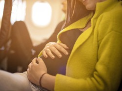 Bumil Boleh Bepergian Pakai Pesawat Komersial, Tak Perlu Naik Jet Pribadi