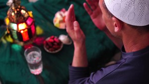 Bacaan Doa Buka Puasa Asyura tanggal 10 Muharram, Yuk Diamalkan!