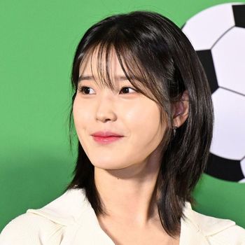 IU Ubah Gaya Rambut Baru Usai Go Public dengan Lee Jong Suk