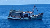 Kena Deh! Penampakan Kapal Vietnam yang Ditangkap KKP di Natuna