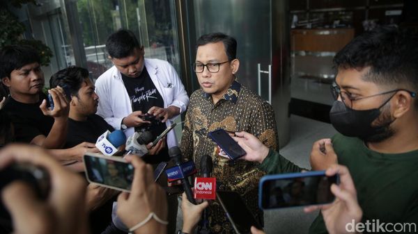 KPK Tetapkan Rafael Alun Tersangka Gratifikasi!