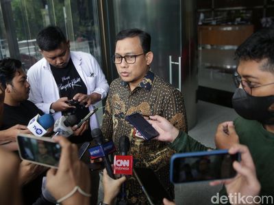 KPK Tetapkan Rafael Alun Tersangka Gratifikasi!