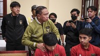 Keputusan FIFA menghapus Indonesia sebagai tuan rumah Piala Dunia U-20 2023, setelah terjadinya pertemuan antara Ketua Umum PSSI, Erick Thohir dengan presiden FIFA, Gianni Infantino.