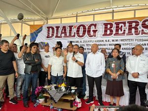 Solusi dari Zulhas untuk Pedagang Pakaian Impor Bekas