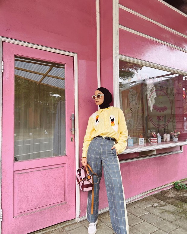 Outfit bukber warna cerah/Foto: Instagram.com/Tantrinamirah Outfit bukber warna cerah