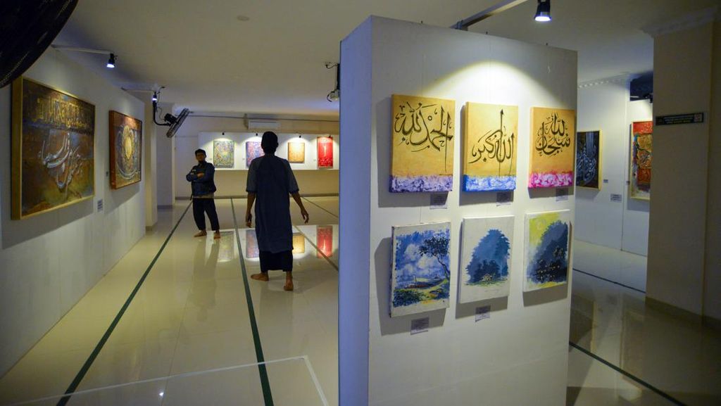 Pameran Kaligrafi The Real Surau Mejeng di Masjid Mujahidin Padang Pameran Kaligrafi The Real Surau Mejeng di Masjid Mujahidin Padang