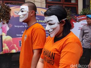 Pasangan Muncikari Kota Batu Dibekuk, Tawarkan PSK via MiChat Selama 6 Bulan Pasangan Muncikari Kota Batu Dibekuk, Tawarkan PSK via MiChat Selama 6 Bulan