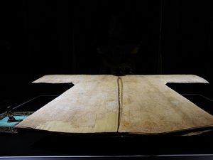 Penampakan Jubah Nabi Muhammad Berusia 1.400 Tahun di Turki Penampakan Jubah Nabi Muhammad Berusia 1.400 Tahun di Turki