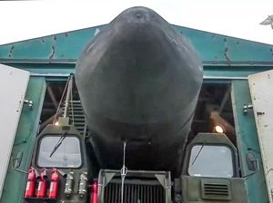 Rusia Pamer Rudal Balistik Antarbenua Saat Latihan Militer, Begini Wujudnya Rusia Pamer Rudal Balistik Antarbenua Saat Latihan Militer, Begini Wujudnya