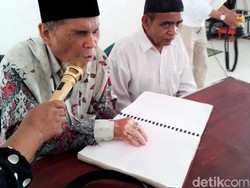 Semangat Penyandang Tunanetra di Medan Membaca Al-Quran Saat Ramadan