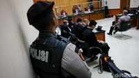 Ruang Sidang Tuntutan Irjen Teddy Minahasa Dijaga Ketat Polisi