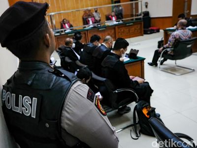 Ruang Sidang Tuntutan Irjen Teddy Minahasa Dijaga Ketat Polisi