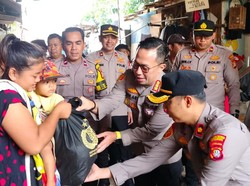 Korban Kebakaran di Guntur Setiabudi Senang Terima Bansos Kapolri