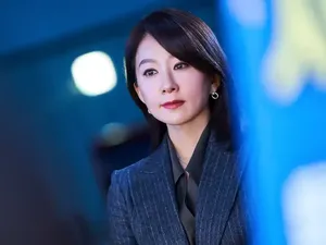Review Drakor Queenmaker: Perang Politik yang Sungguh Seru Review Drakor Queenmaker: Perang Politik yang Sungguh Seru