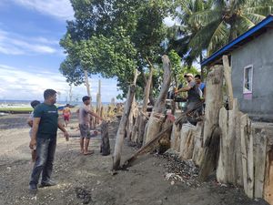 20 Rumah di Mamuju Terancam Diterjang Abrasi gegara Tanggul Rusak 20 Rumah di Mamuju Terancam Diterjang Abrasi gegara Tanggul Rusak