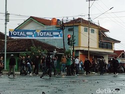 Demo Tolak UU Cipta Kerja di DPRD Lampung Ricuh