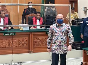 Irjen Teddy Minahasa Jalani Sidang Tuntutan Kasus Narkoba di PN Jakbar Irjen Teddy Minahasa Jalani Sidang Tuntutan Kasus Narkoba di PN Jakbar