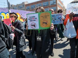 Siswa-Guru di Brooklyn Gelar Aksi Lawan Kekerasan Senjata