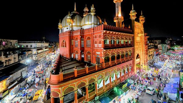 Suasana Ramadan di Masjid Terbesar Kolkata India
