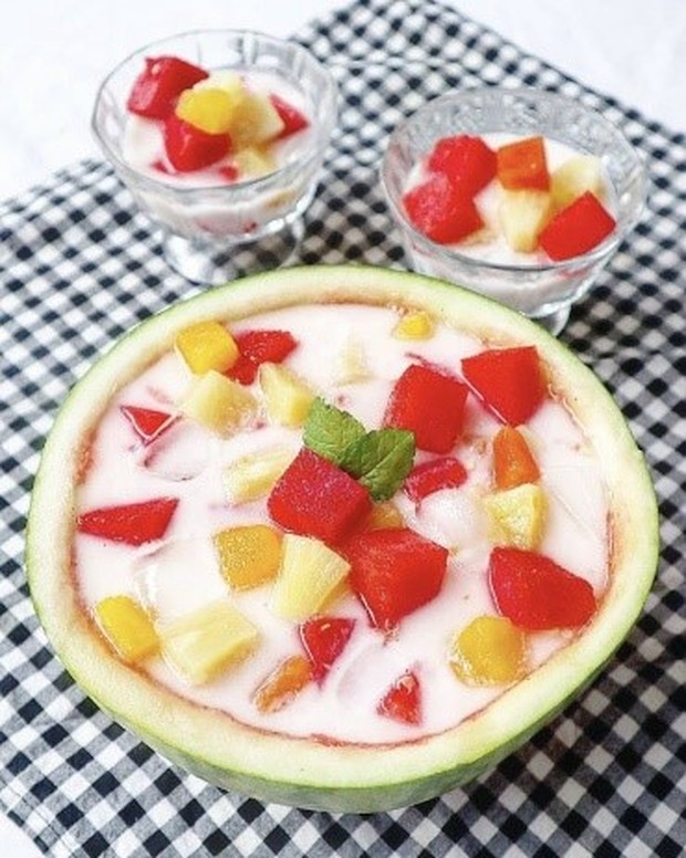 Subak Hwachae Subak Hwachae atau Korean Watermelon Punch merupakan minuman yang menyegarkan tenggorakan