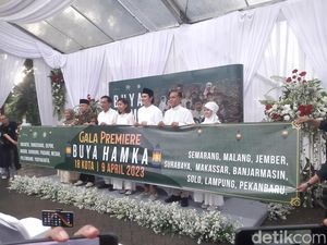 Vino G Bastian Ziarah Makam Buya Hamka Jelang Promo Film Vino G Bastian Ziarah Makam Buya Hamka Jelang Promo Film