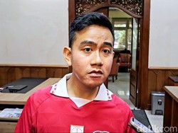 Gibran Menyerang Balik, Unggah Perbandingan Survei Kinerja dengan FX Rudy