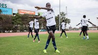 Kenya dan Zimbabwe terkena sanksi usai Menteri olahraga Kenya menutup federasi sepakbolanya setelah menemukan penyalahgunaan dana. Sedangkan, Asosiasi sepakbola Zimbabwe mendapat larangan dari pemerintahan, karena tertangkap melakukan penipuan dan kekerasan seksual pada wasit wanita. Patrick Meinhardt/AFP/Getty Images