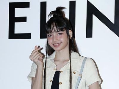 Adu Gaya Lisa BLACKPINK, V BTS, dan Park Bo Gum Reuni di Acara CELINE