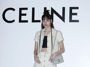 Pose Lisa BLACKPINK, V BTS dan Park Bo Gum untuk Celine Pose Lisa BLACKPINK, V BTS dan Park Bo Gum untuk Celine