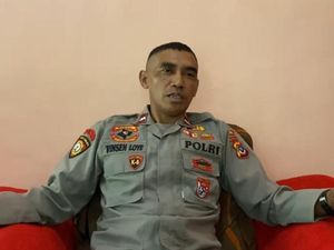 Kisah Aipda Vinsen Buka Akses Jalan dan Bedah Rumah Warga di Kupang Kisah Aipda Vinsen Buka Akses Jalan dan Bedah Rumah Warga di Kupang