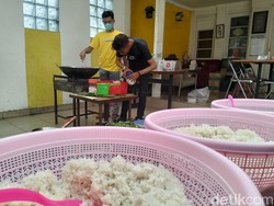 Membantu Pejuang Ramadan di Jalanan Bandung