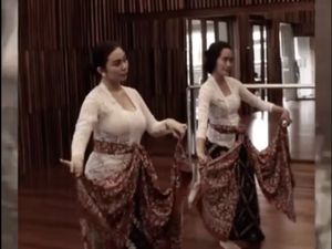 Gaya Ariel Tatum Menari Tarian Yogyakarta Curi Atensi, Cantik & Ayu Berkebaya