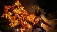 Melihat Atraksi Api Tari Tradisional Gammaduwa di Sri Lanka